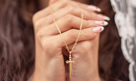 MARÍA DE JUAN y sus Mil espadas