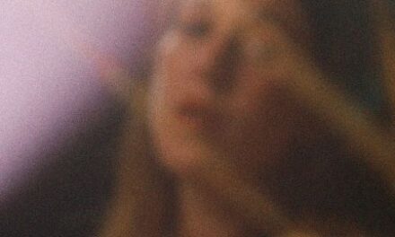 LISASINSON Feat LA CASA AZUL Deberíamos Vernos Más Remix