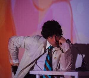 Maximiliano Calvo vuelve con “Terapia de grupo”