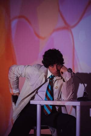 Maximiliano Calvo vuelve con “Terapia de grupo”