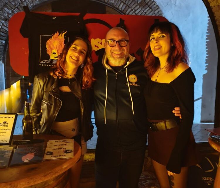 Alison Darwin y Denisdenis en la Musik