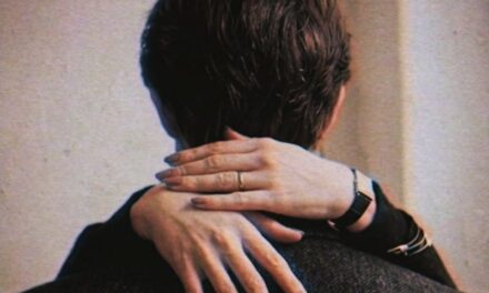 LA MANO DE CERVANTES Besos de segunda mano