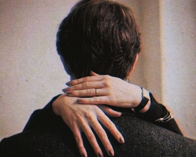 LA MANO DE CERVANTES Besos de segunda mano