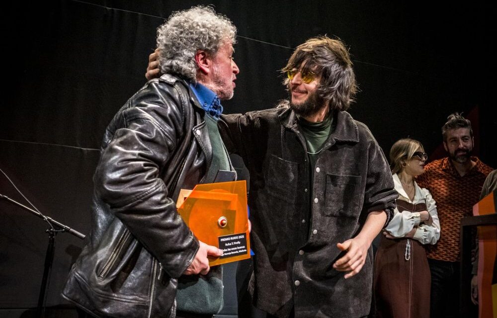 Rufus T Firefly gana el Premio Ruido