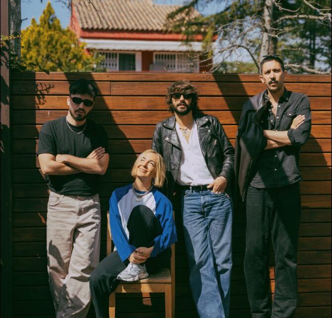 Amor por tres de Éxtasis y Paula Mattheus