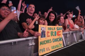 Viva Suecia y 15000 en Área 12 Alicante Público